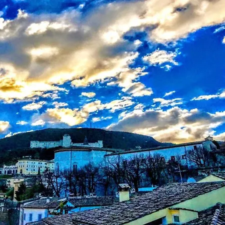 Contessa Grande/central Spoleto/sleeps 6 Apartamento Spoleto