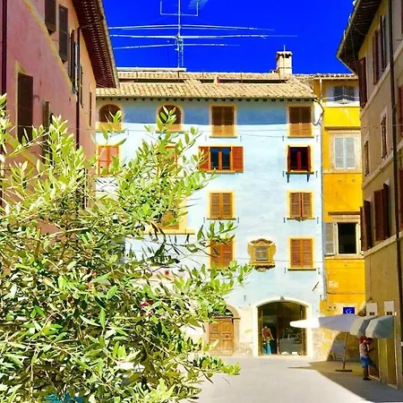 Contessa Grande/central Spoleto/sleeps 6 Apartamento *