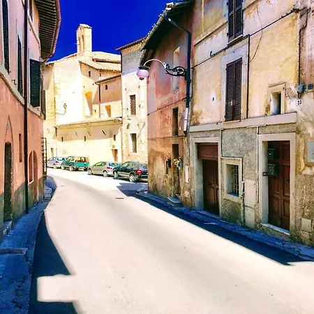 Contessa Grande/central Spoleto/sleeps 6 *