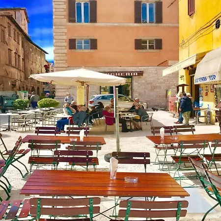 Contessa Grande/central Spoleto/sleeps 6