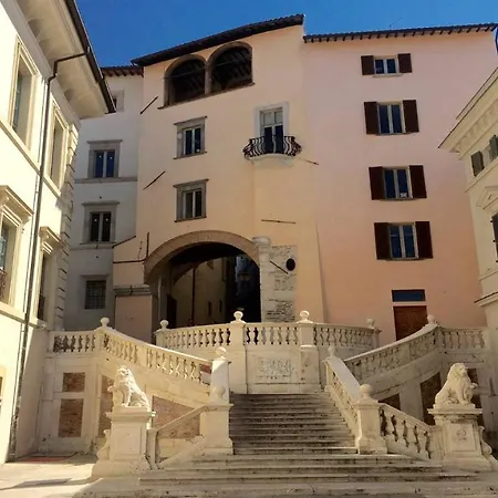 Contessa Grande/central Spoleto/sleeps 6