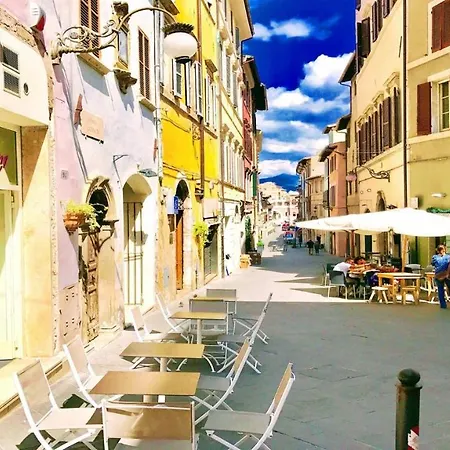 Contessa Grande/central Spoleto/sleeps 6 Apartamento *