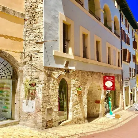 Contessa Grande/central Spoleto/sleeps 6 Spoleto