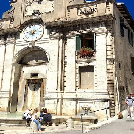 Contessa Grande/central Spoleto/sleeps 6 *