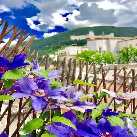 Contessa Grande/central Spoleto/sleeps 6 *